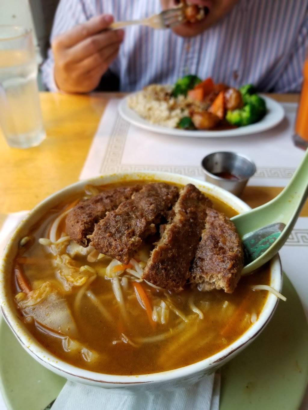 Sunflower Vegetarian Restaurant | restaurant | 2531 Chain Bridge Rd, Vienna, VA 22181, USA | 7033193888 OR +1 703-319-3888