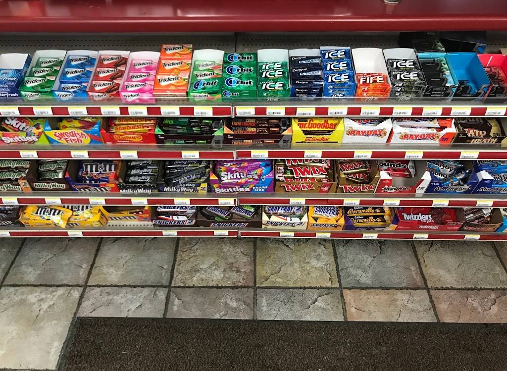 Lows Variety | restaurant | 70 Sanford Rd, Alfred, ME 04002, USA | 2074597400 OR +1 207-459-7400