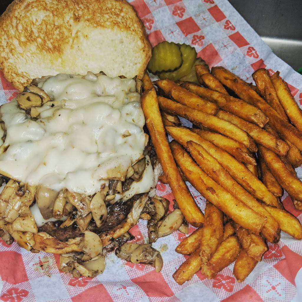 Mels Bar & Grill | restaurant | 137 E Main St, Brandon, WI 53919, USA | 9203465678 OR +1 920-346-5678