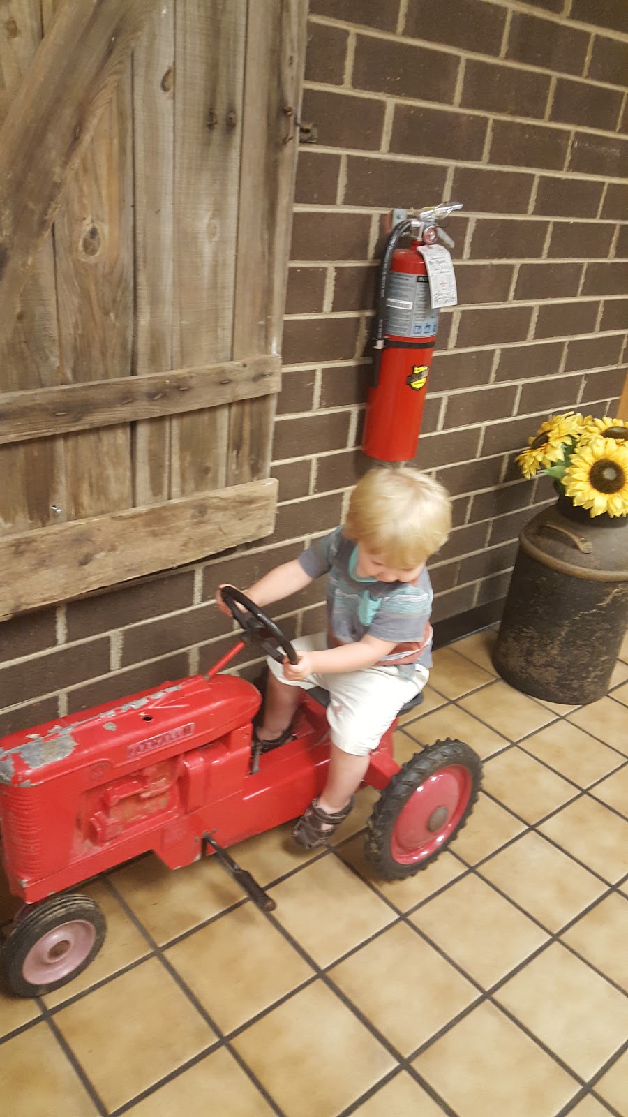 The Farmhouse Restaurant | restaurant | Danville, VA 24540, USA | 4348575667 OR +1 434-857-5667