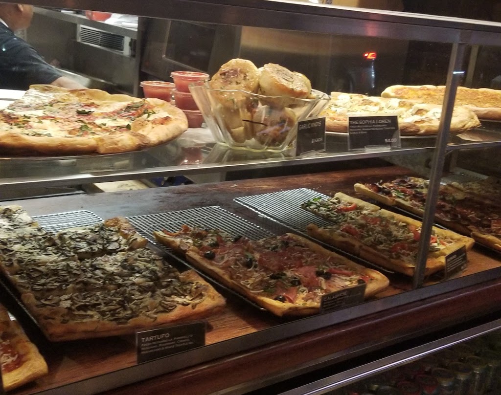 Williamsburg Pizza | meal delivery | 265 Union Ave, Brooklyn, NY 11211, USA | 7188558729 OR +1 718-855-8729