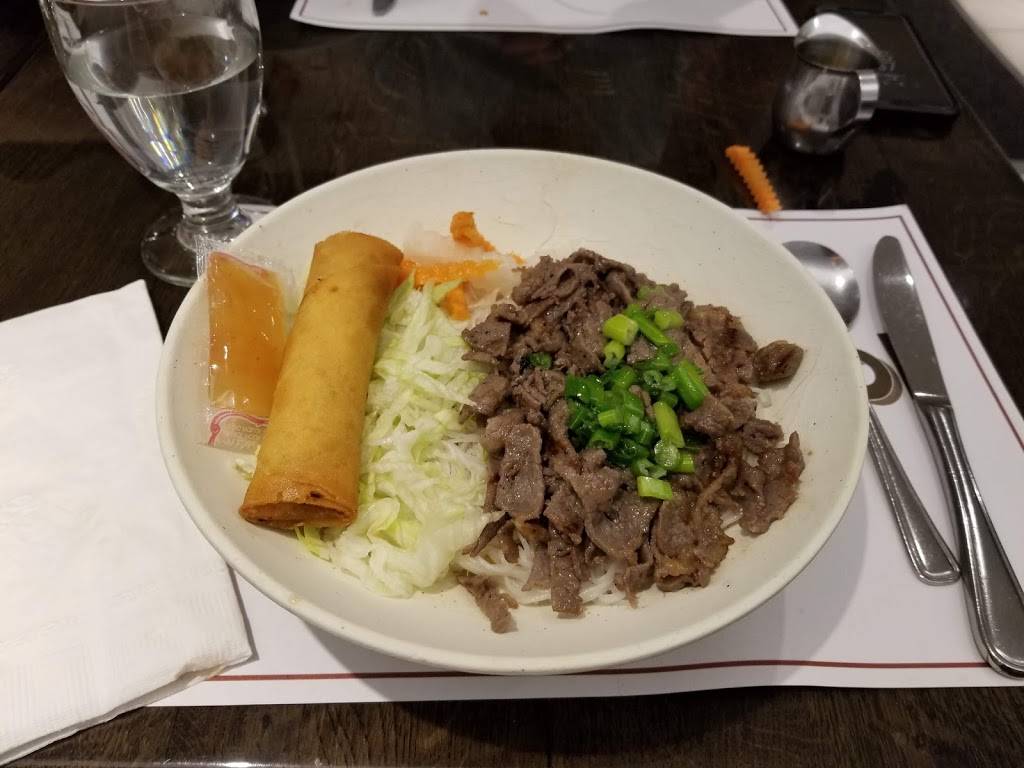 Soupebol | restaurant | 1866 Boulevard des Sources, Pointe-Claire, QC H9R 5B1, Canada | 5144261688 OR +1 514-426-1688