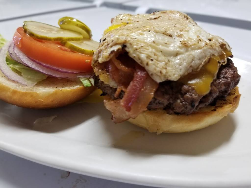 Skeeter Barlows | restaurant | 97 Main St S, Forest, ON N0N 1J0, Canada | 5197863535 OR +1 519-786-3535