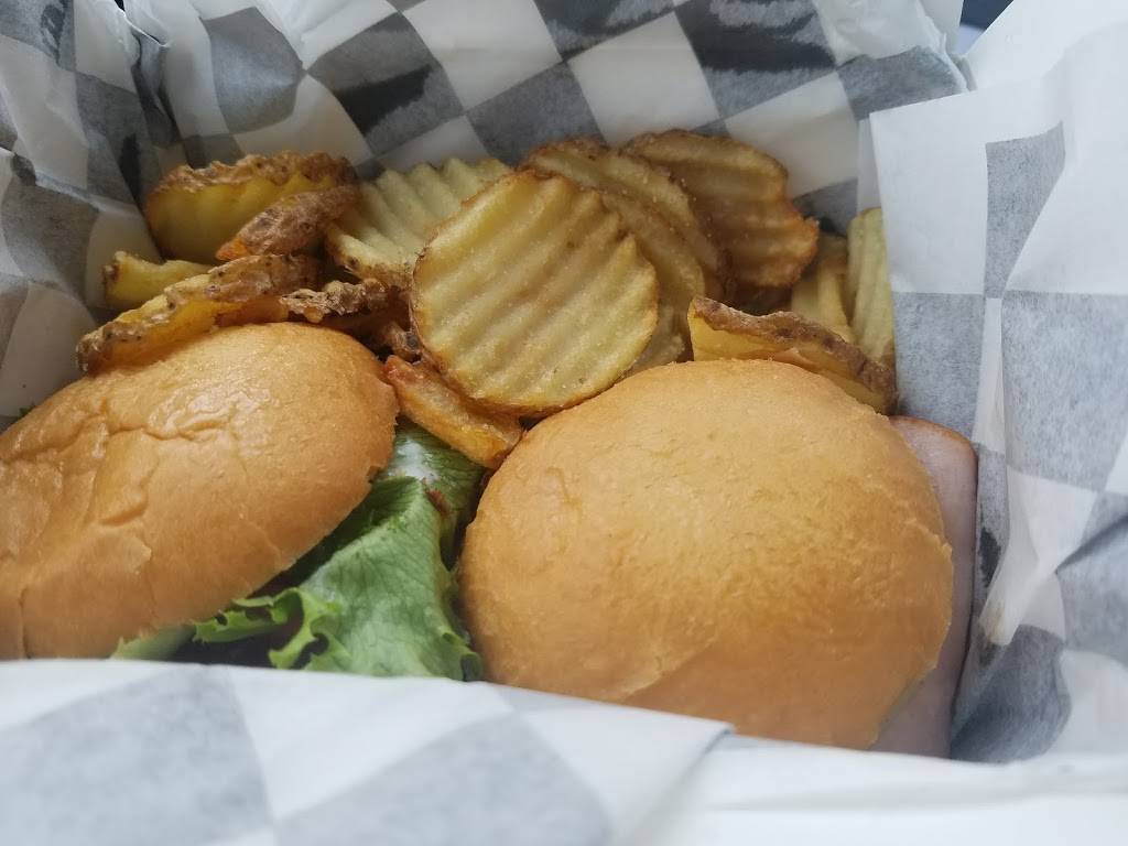 Bravo Sliders-N-Bites | restaurant | 1402 E Iron Ave, Salina, KS 67401, USA | 7855152121 OR +1 785-515-2121