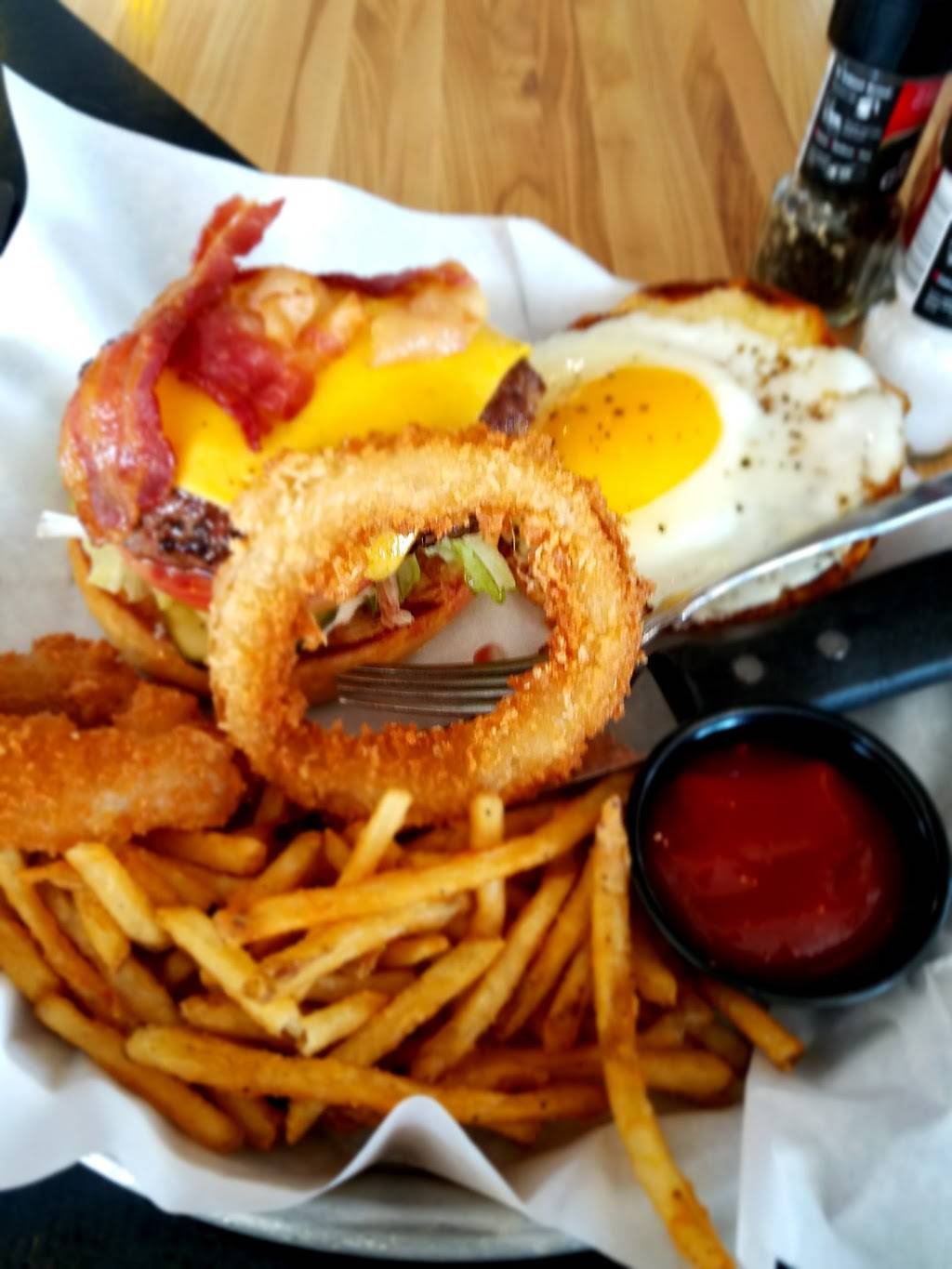 Grub Burger Bar | restaurant | 980 University Dr E #400, College Station, TX 77840, USA | 9792681041 OR +1 979-268-1041