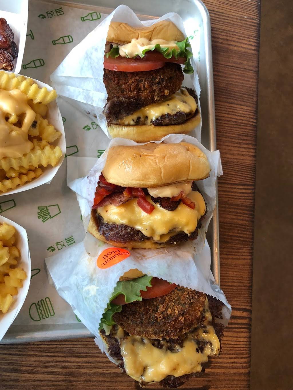Shake Shack | restaurant | 1445 New Britain Ave Unit #1385, West Hartford, CT 06110, USA | 8609000559 OR +1 860-900-0559
