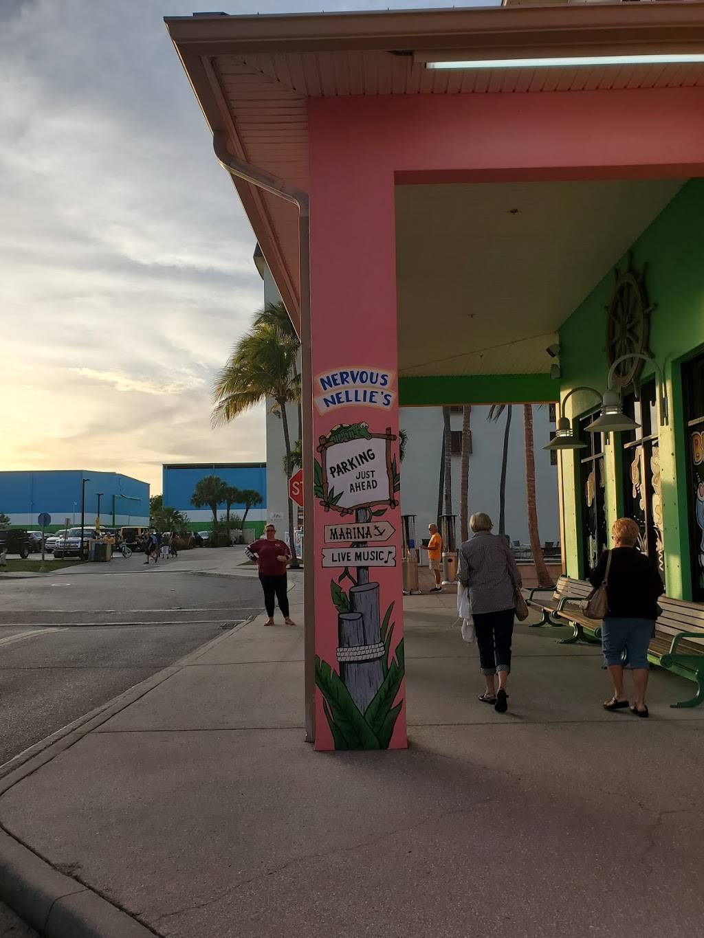 Snug Harbor Waterfront Restaurant | restaurant | 645 Old San Carlos Blvd, Fort Myers Beach, FL 33931, USA | 2394634343 OR +1 239-463-4343