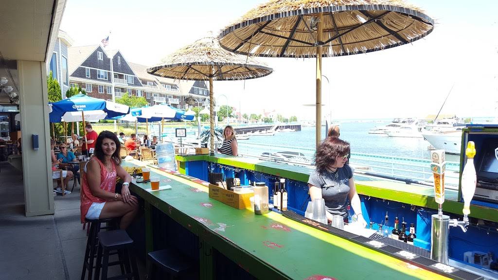 Freddies Friki Tiki | restaurant | 207 Gas Light Cir, Racine, WI 53403, USA | 2626350533 OR +1 262-635-0533