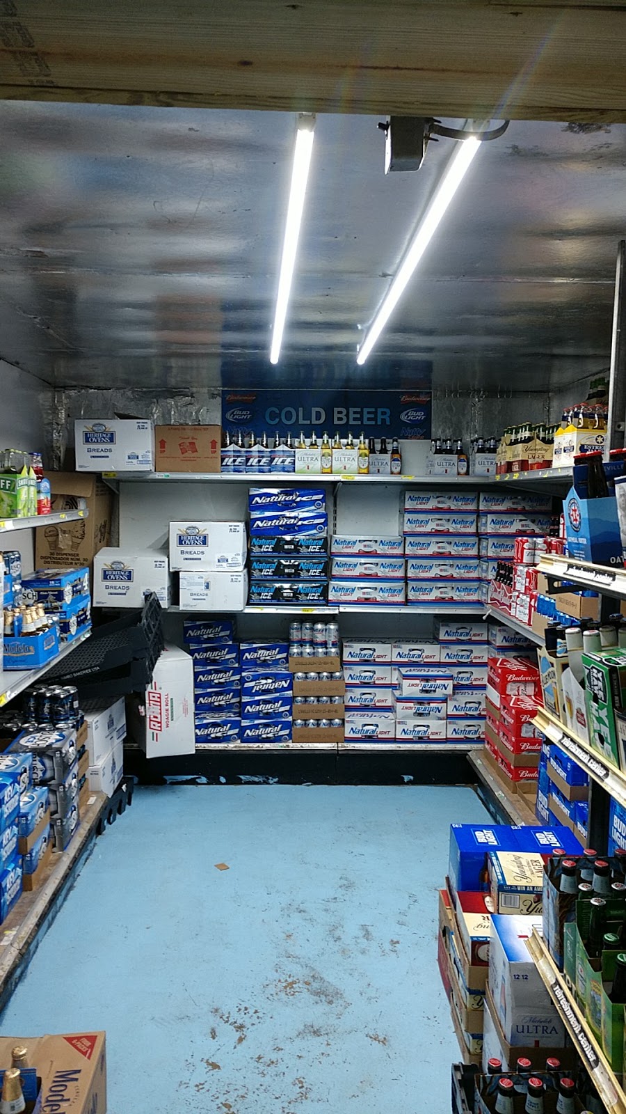 D Js Market & Deli | restaurant | 4680 Hooper Hwy, Cosby, TN 37722, USA | 4234875676 OR +1 423-487-5676