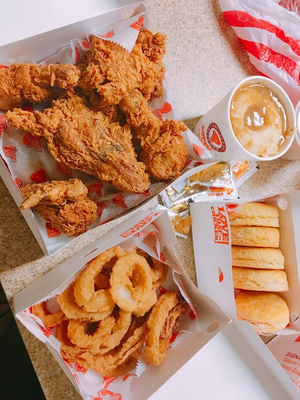 Popeyes Louisiana Kitchen | restaurant | 34960 Enchanted Pkwy S, Federal Way, WA 98003, USA | 2535175472 OR +1 253-517-5472