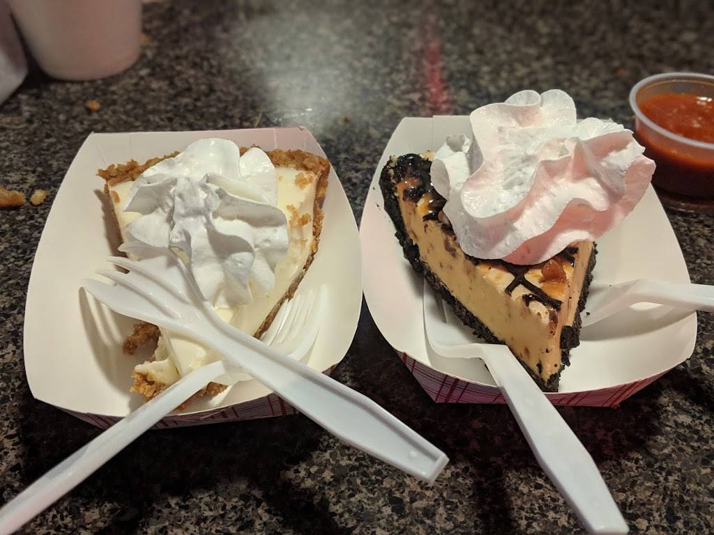 Lone Cabbage Fish Camp | restaurant | 8199 W King St, Cocoa, FL 32926, USA | 3216324199 OR +1 321-632-4199