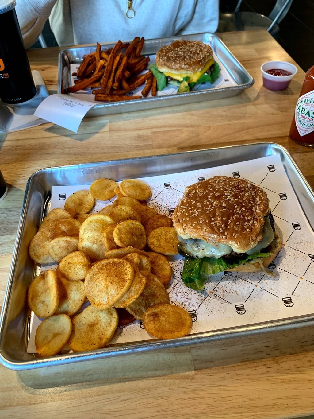 BurgerIM | restaurant | 3733 Lexington Rd, Louisville, KY 40207, USA | 5029011101 OR +1 502-901-1101