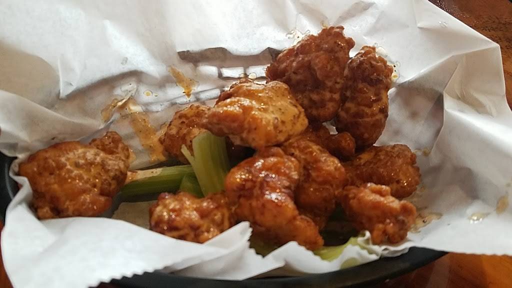 Buck Shots Bar & Grill | restaurant | 7048 Gateway Park Dr, Village of Clarkston, MI 48346, USA | 2489227075 OR +1 248-922-7075