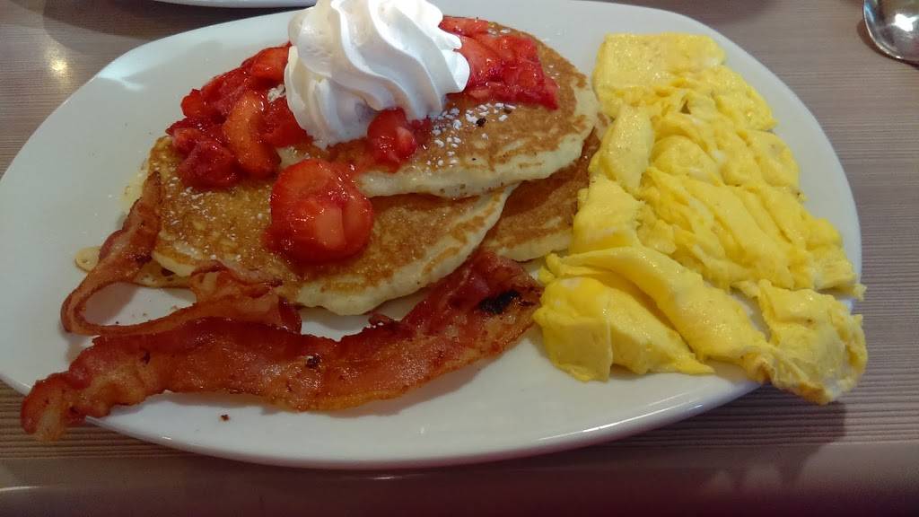 Perkins Restaurant & Bakery | restaurant | 2009 County Rd D E, Maplewood, MN 55109, USA | 6517778306 OR +1 651-777-8306