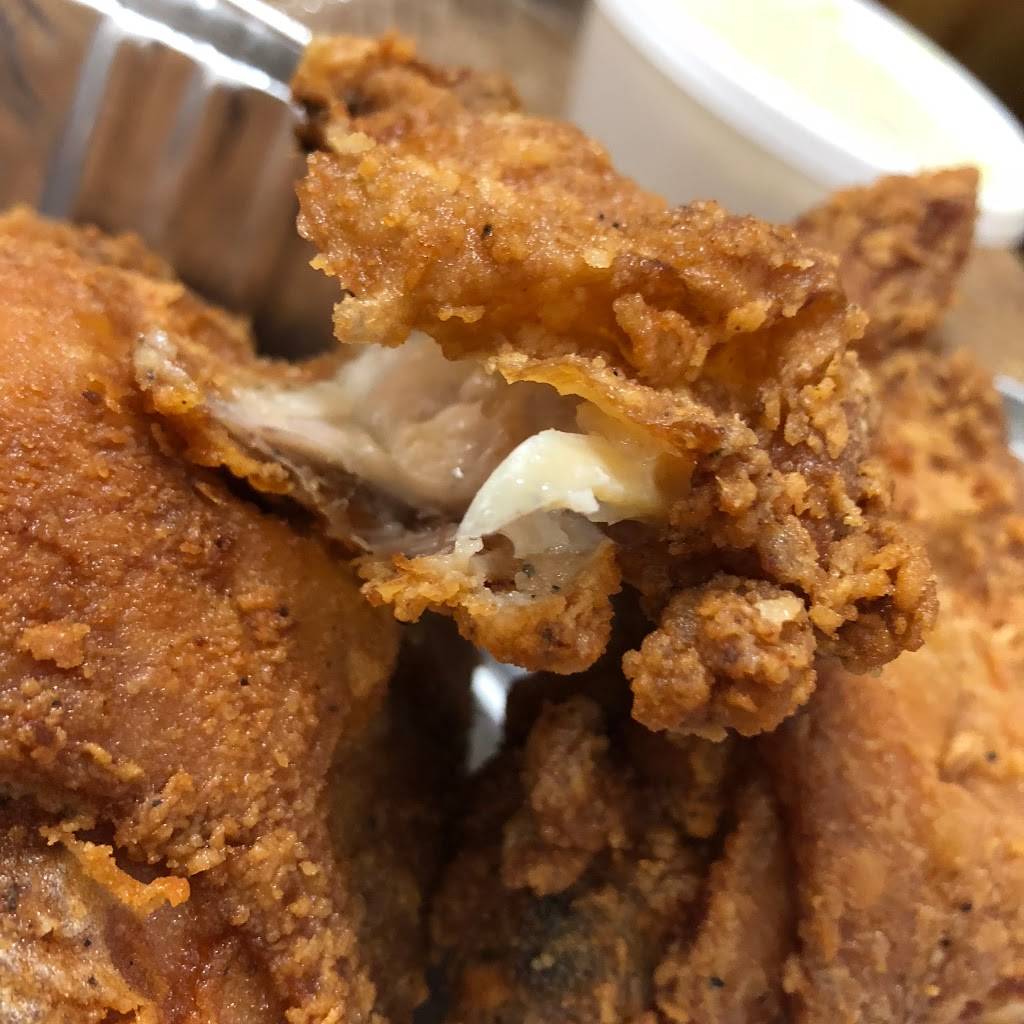 Charles Country Pan Fried Chicken | restaurant | 2461 Frederick Douglass Blvd, New York, NY 10027, USA | 2122811800 OR +1 212-281-1800
