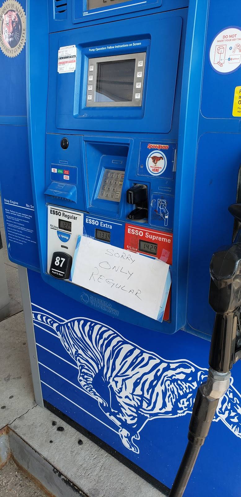 Esso | restaurant | 540 Evans Ave, Etobicoke, ON M8W 2V4, Canada | 4162521112 OR +1 416-252-1112