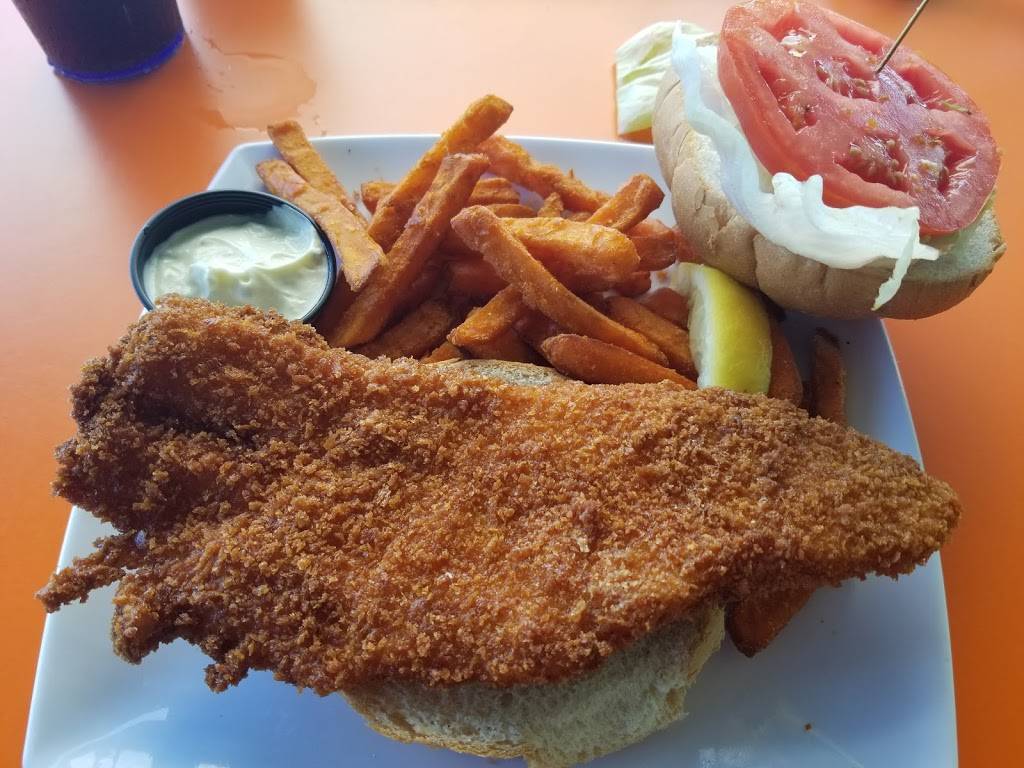 Harbor Cove Bar & Grill | restaurant | 1930 Harbortown Dr, Fort Pierce, FL 34946, USA | 7724295303 OR +1 772-429-5303