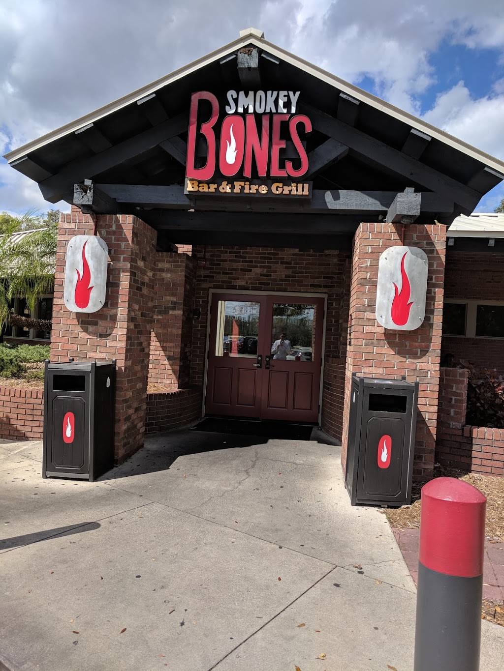 Smokey Bones Bar & Fire Grill | restaurant | 809 S University Dr, Plantation, FL 33324, USA | 9544743833 OR +1 954-474-3833