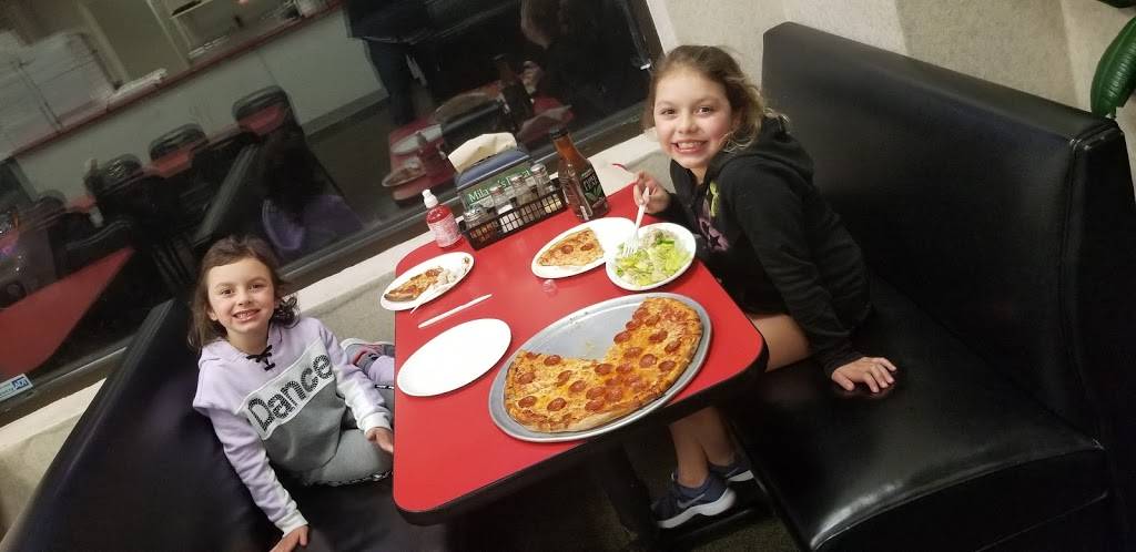 Milanos Pizza | restaurant | 2 Brookstone Plaza, Morgantown, WV 26508, USA | 3042967888 OR +1 304-296-7888