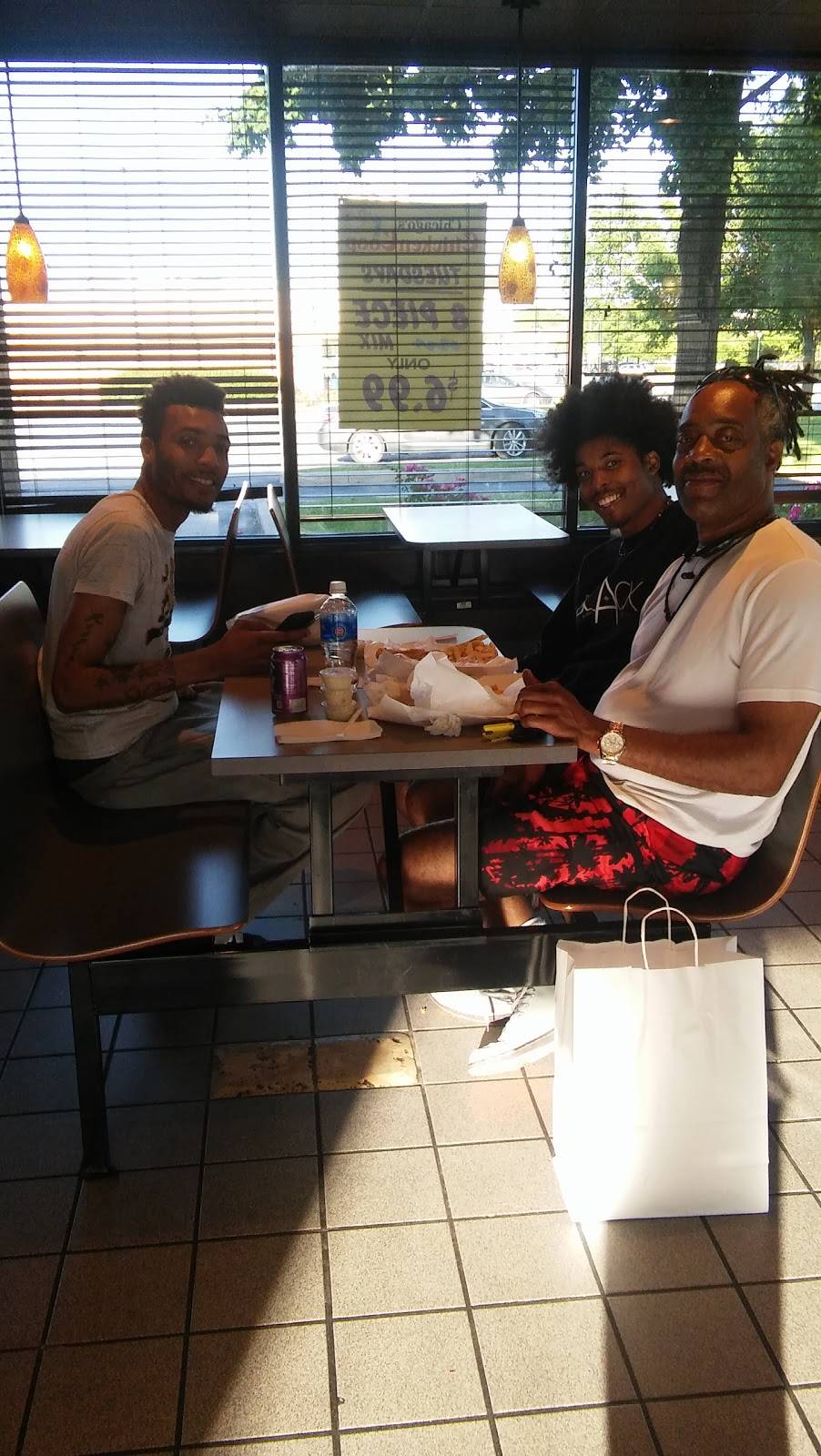 Chicagos Chicken Coop - 87th Street, Chicago | restaurant | 3300 W 87th St, Chicago, IL 60652, USA | 7737789000 OR +1 773-778-9000