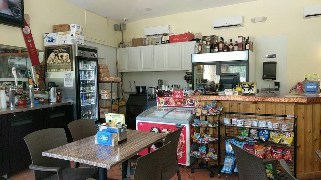 Smileys Snack Shack | meal takeaway | 3700 Gulf Blvd, St Pete Beach, FL 33706, USA | 7278036885 OR +1 727-803-6885