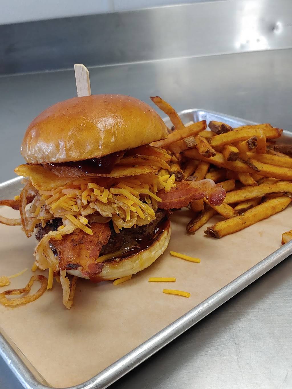 Ernies Burgers | restaurant | 6410 N Durango Dr #110, Las Vegas, NV 89149, USA | 7028404959 OR +1 702-840-4959