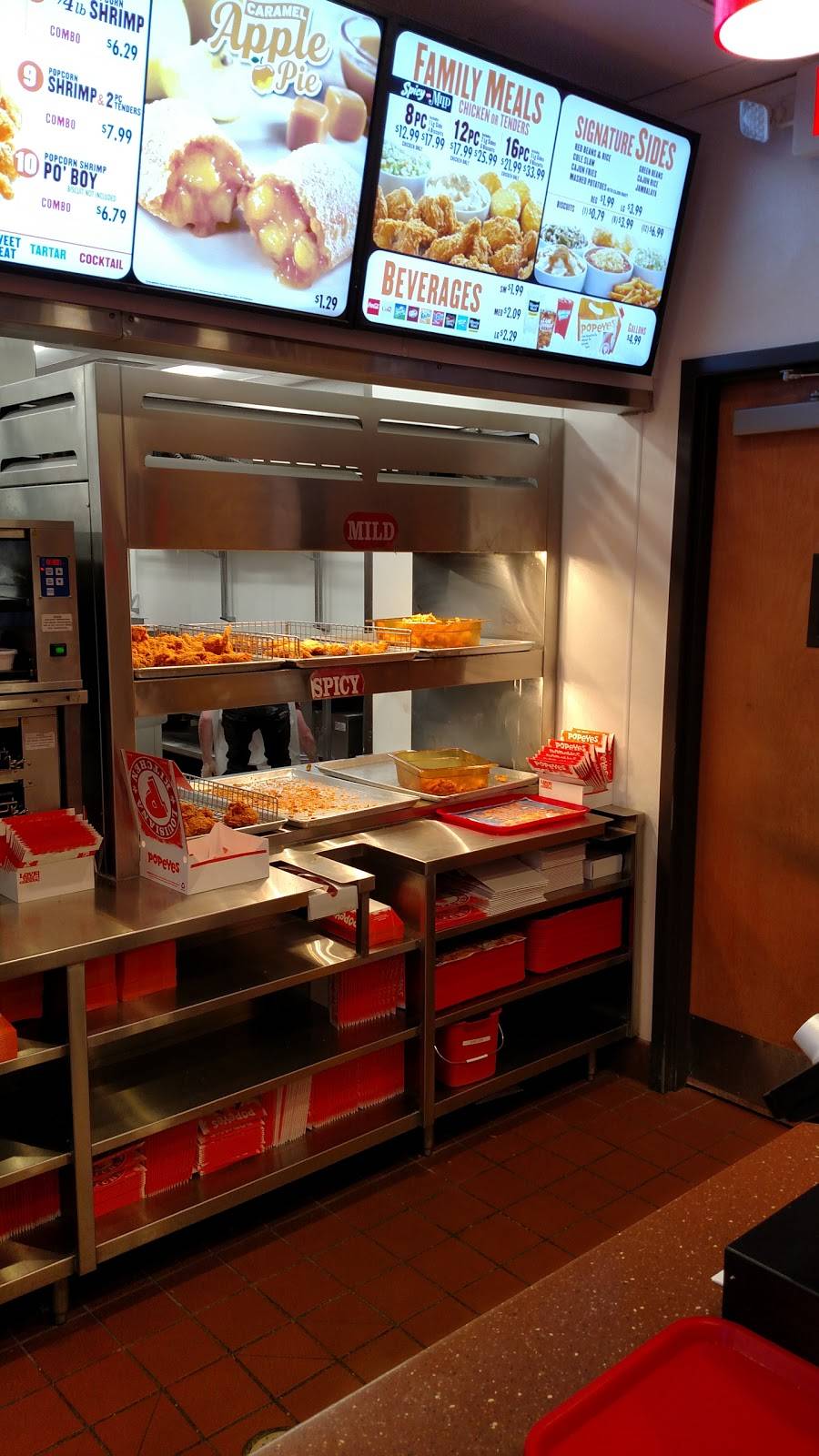 Popeyes Louisiana Kitchen | restaurant | 2560 Iowa St, Lawrence, KS 66046, USA | 7853309797 OR +1 785-330-9797