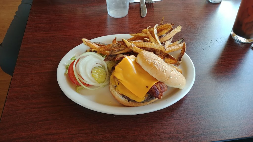 Chalet Restaurant | night club | 109115 US-97, Chemult, OR 97731, USA | 5413654496 OR +1 541-365-4496