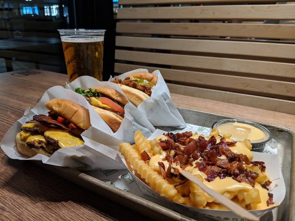 Shake Shack | restaurant | Heartland Village, Staten Island, NY 10314, USA | 9295290513 OR +1 929-529-0513