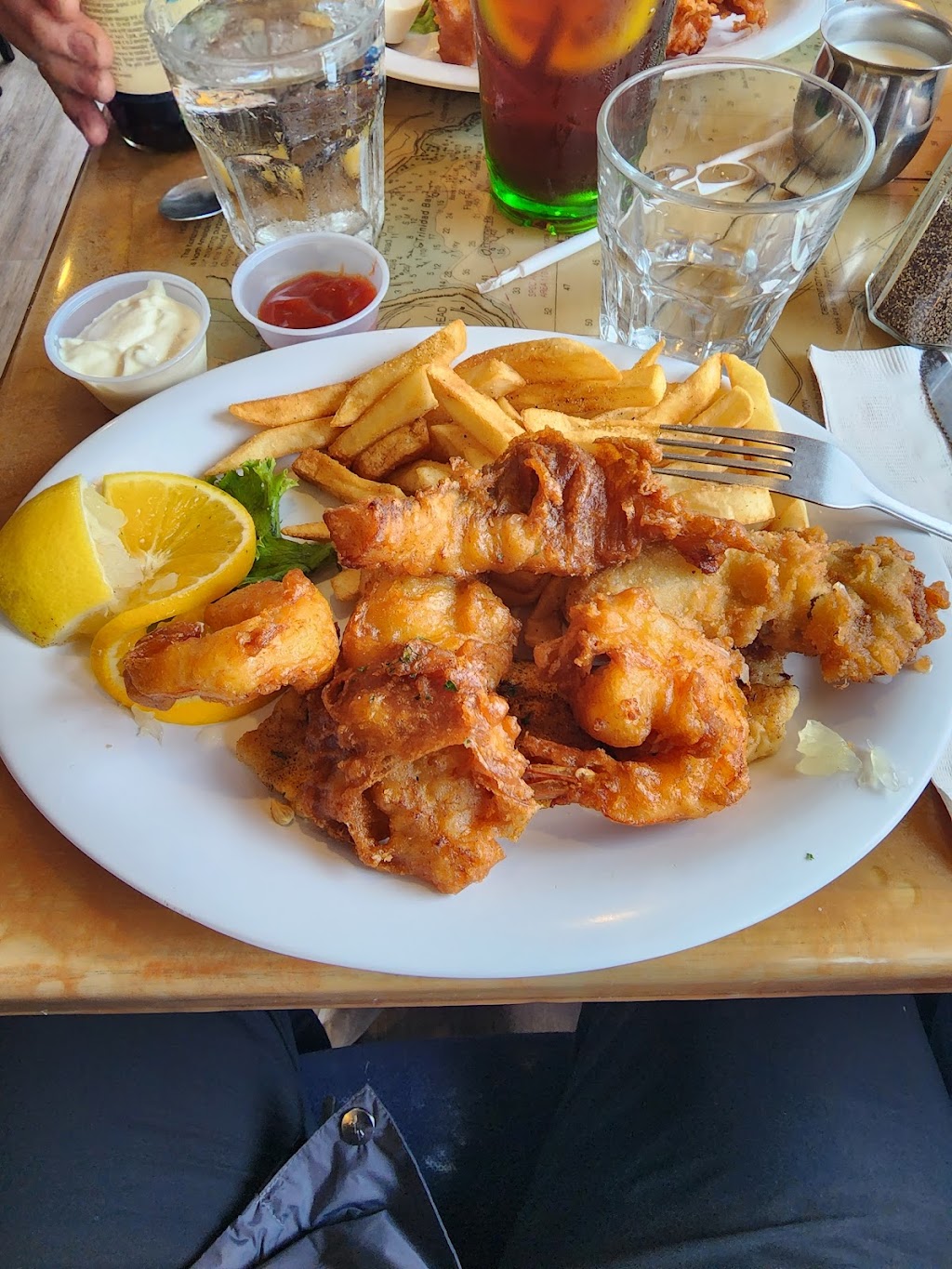 Gills By the Bay | restaurant | 77 Halibut Ave, Eureka, CA 95503, USA | 7074422554 OR +1 707-442-2554