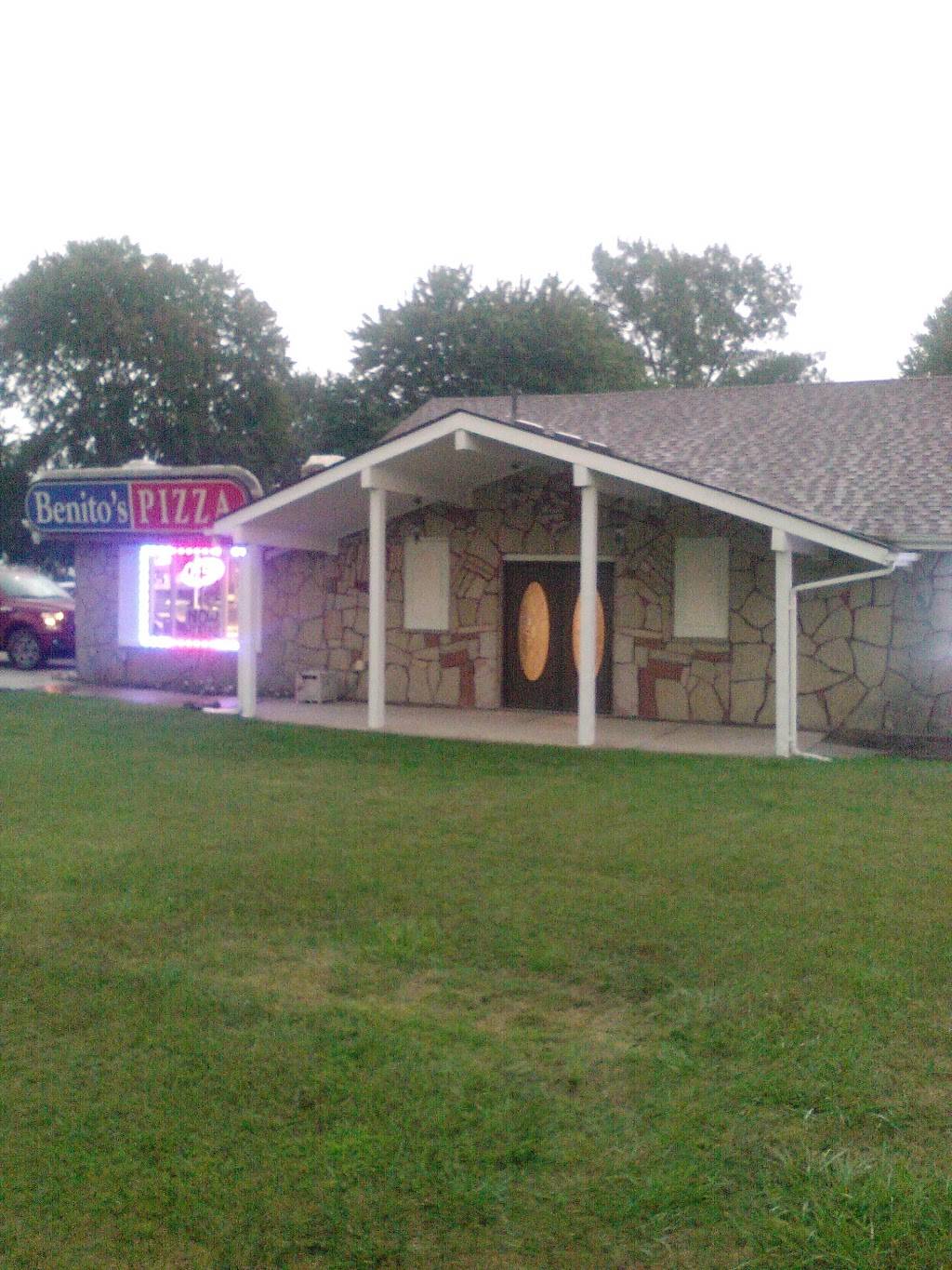 Benitos Pizza | restaurant | 37135 Willow Rd, New Boston, MI 48164, USA | 7346542003 OR +1 734-654-2003