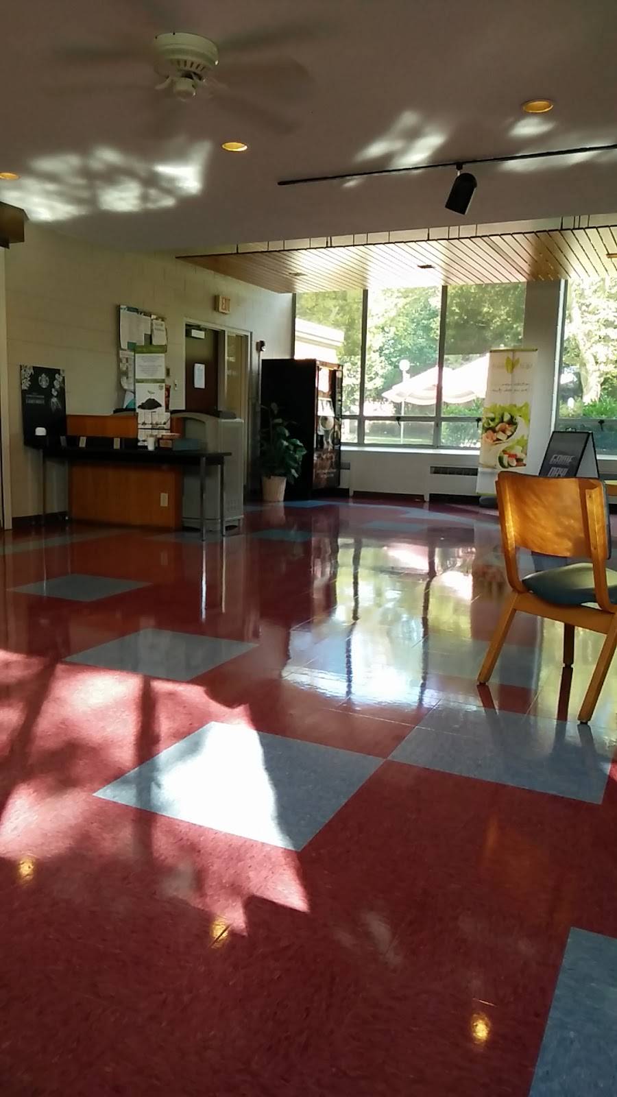 Leaf Raker | restaurant | 1700 S Main St, Goshen, IN 46526, USA | 5745357483 OR +1 574-535-7483