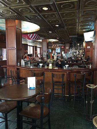 Town Pump Tavern | restaurant | 2233 Park Ave, Detroit, MI 48201, USA | 3134636118 OR +1 313-463-6118