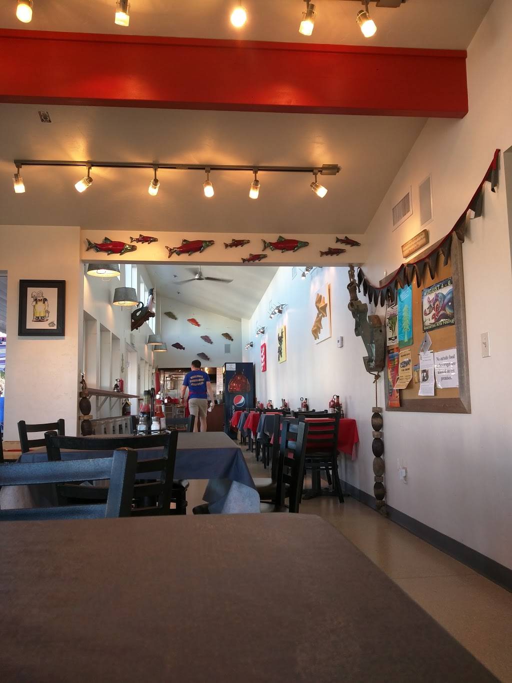 Bobs Chowder Bar & BBQ Salmon | restaurant | 3320 Commercial Ave, Anacortes, WA 98221, USA | 3602998000 OR +1 360-299-8000