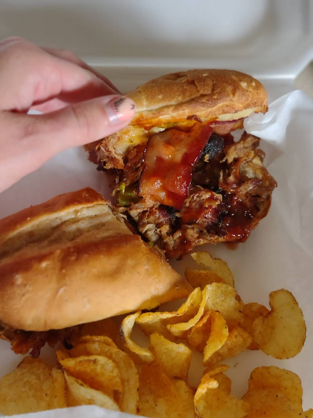 Bev & Hennies | cafe | 604 IA-57, Parkersburg, IA 50665, USA | 3199895525 OR +1 319-989-5525