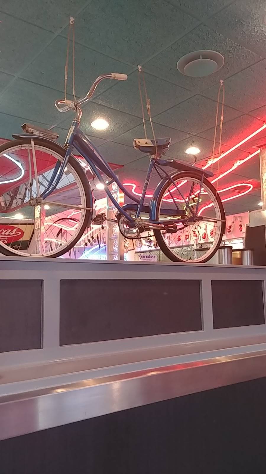 Spangles | restaurant | 1818 E Pawnee St, Wichita, KS 67211, USA | 3162651330 OR +1 316-265-1330