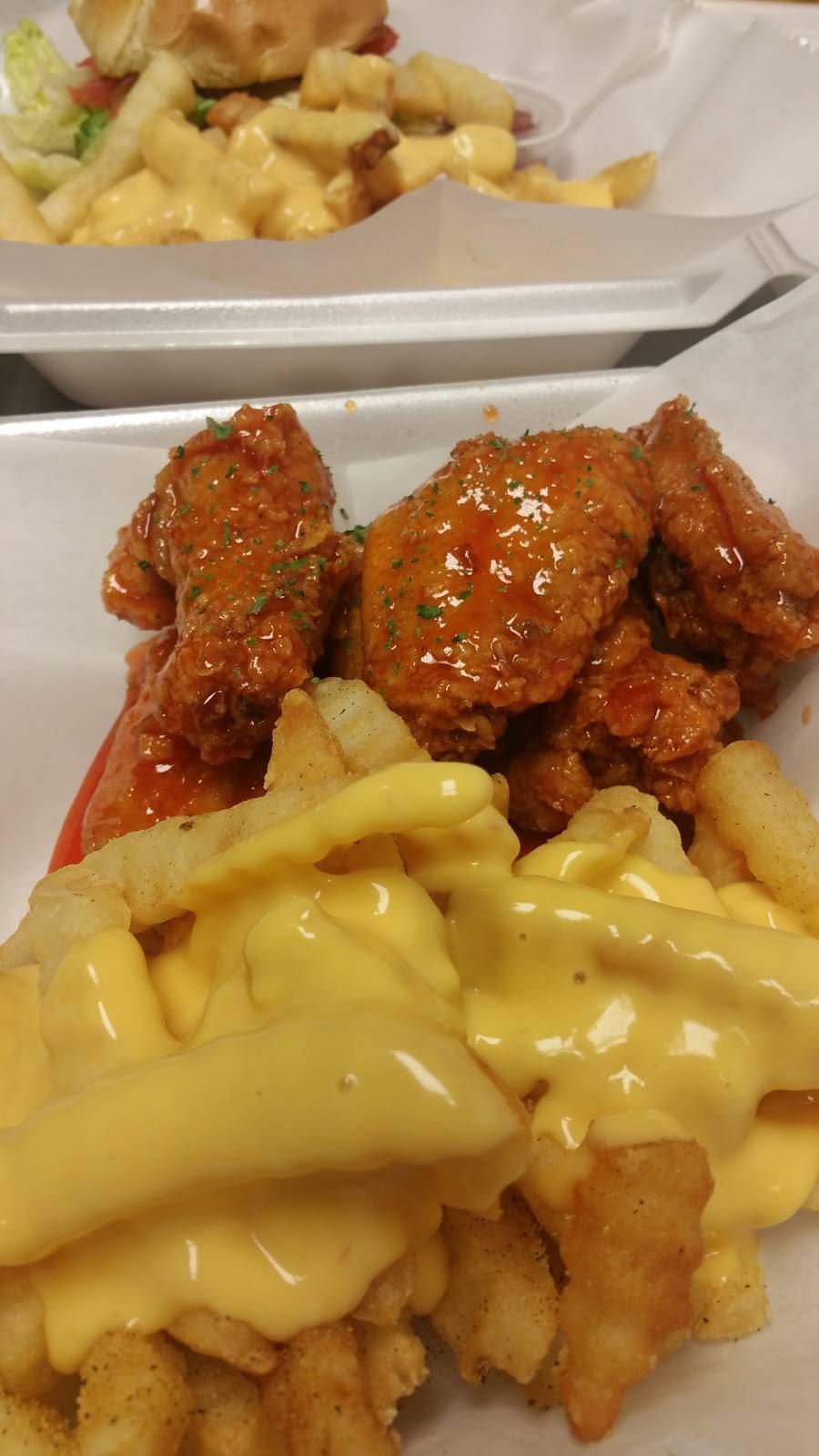 Epic Sports Bar And Grill | restaurant | 1553 Sierra Vista Pkwy, St. Louis, MO 63138, USA | 3147413742 OR +1 314-741-3742