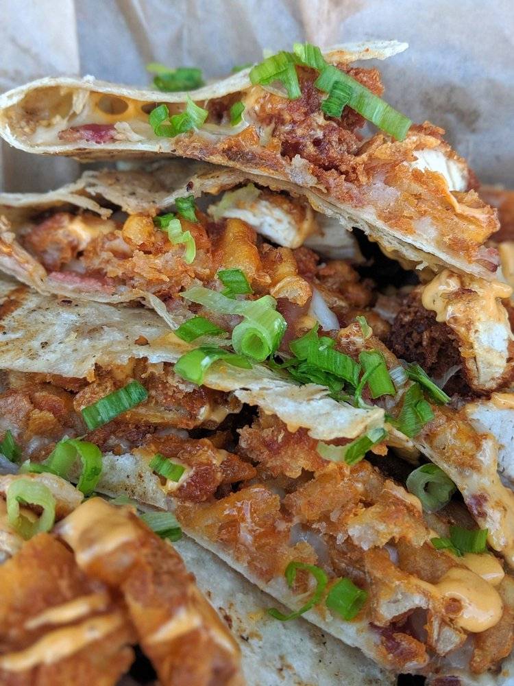 Fakas Island Grill | restaurant | 201 E 4th St, Santa Ana, CA 92701, USA | 7145140593 OR +1 714-514-0593