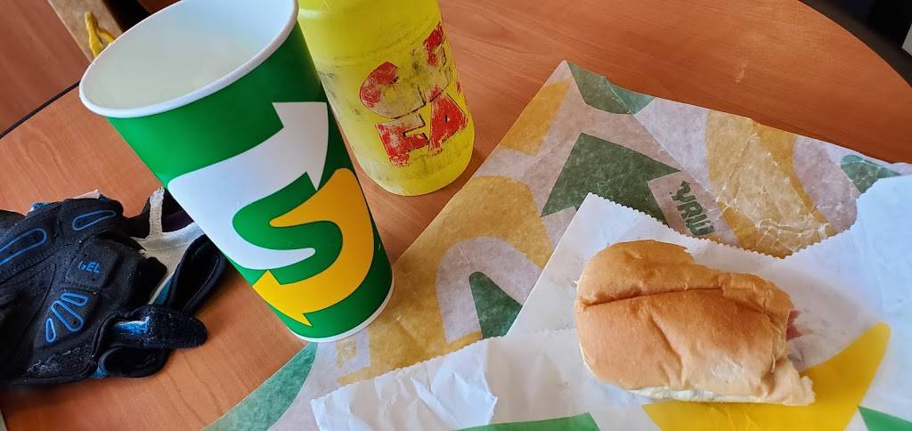 Subway | restaurant | 4207 Webber Pkwy, Minneapolis, MN 55412, USA | 6125881926 OR +1 612-588-1926