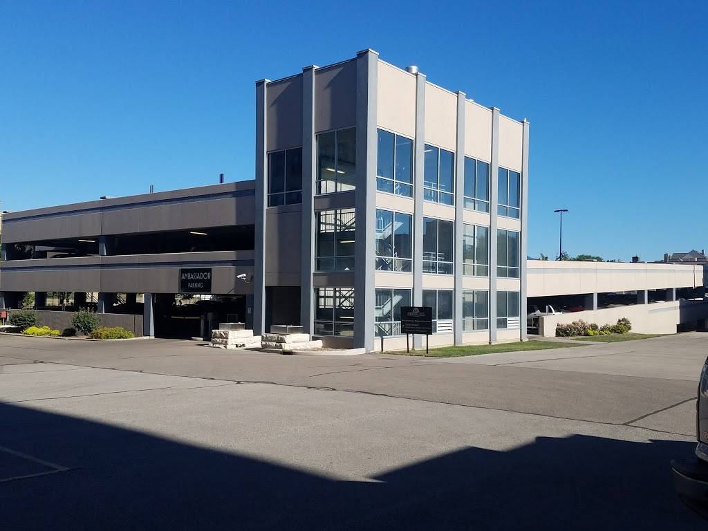 Ambassador Inn | restaurant | 2301 W Wisconsin Ave, Milwaukee, WI 53233, USA | 4143420000 OR +1 414-342-0000