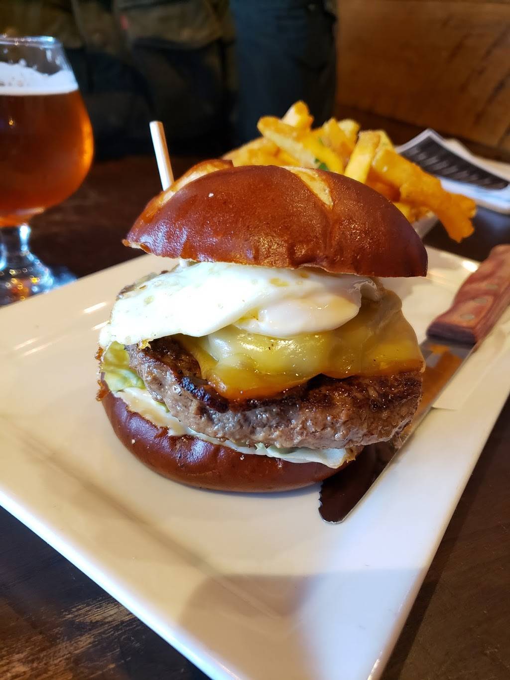 Burgerhaus - Schererville | restaurant | 813 W Lincoln Hwy suite b, Schererville, IN 46375, USA | 2192278442 OR +1 219-227-8442