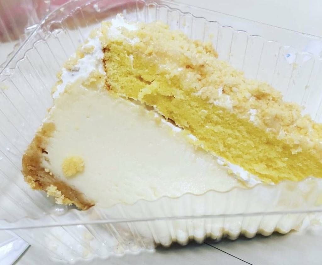 Everything is Cheesecake | restaurant | 4400 S Martin Luther King Jr Blvd, Lansing, MI 48910, USA | 5178622979 OR +1 517-862-2979