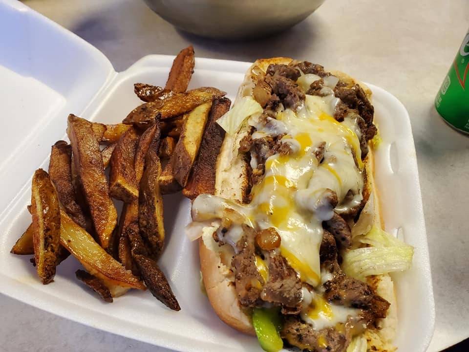 The Dog House | restaurant | 918 Liberty St, Chesapeake, VA 23324, USA | 7573670778 OR +1 757-367-0778