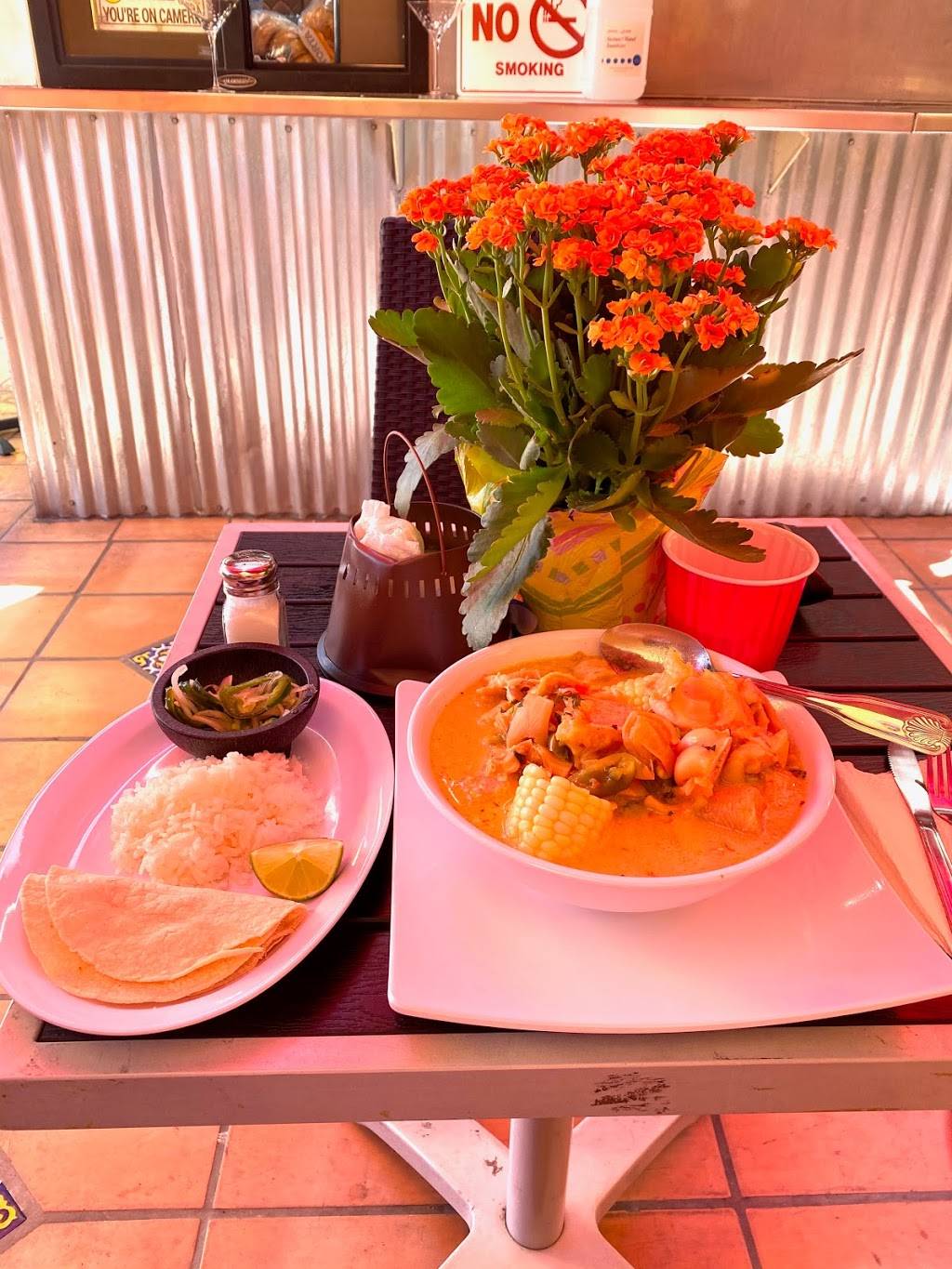 Baleadas Y Más | restaurant | 14504 Victory Blvd, Van Nuys, CA 91411, USA | 8184062434 OR +1 818-406-2434