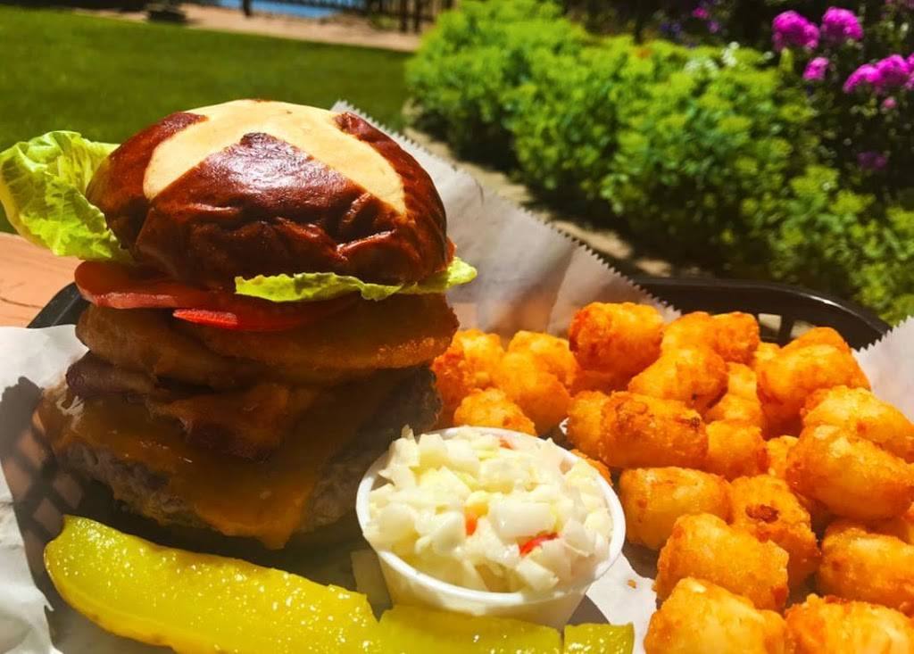 Fourth Lake Resort Bar & Grill | restaurant | 36670 N Corona Dr, Lake Villa, IL 60046, USA | 8473563007 OR +1 847-356-3007