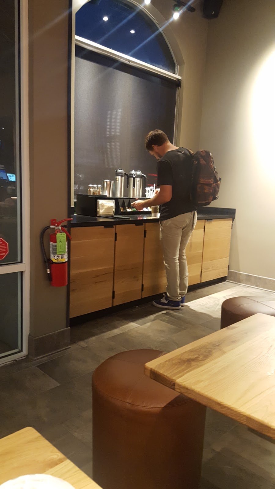 Starbucks | cafe | 1375 S Tamiami Trail, Sarasota, FL 34239, USA | 9419529912 OR +1 941-952-9912