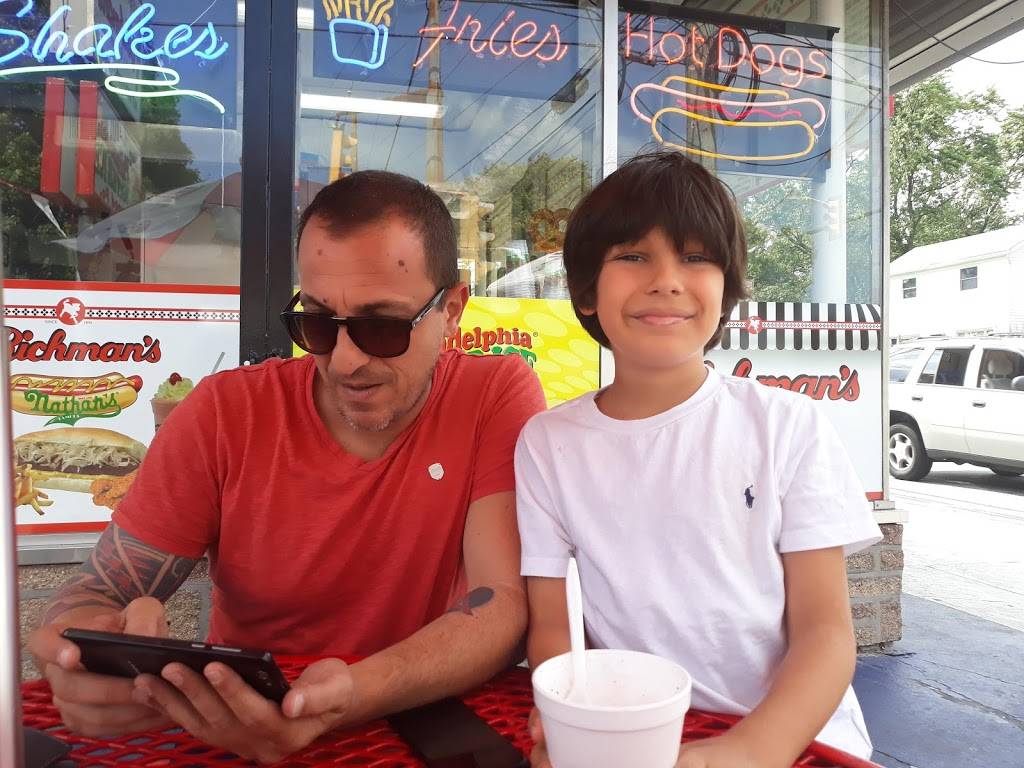 Richmans Ice Cream | restaurant | 1594 Market St, Linwood, PA 19061, USA | 6104850196 OR +1 610-485-0196