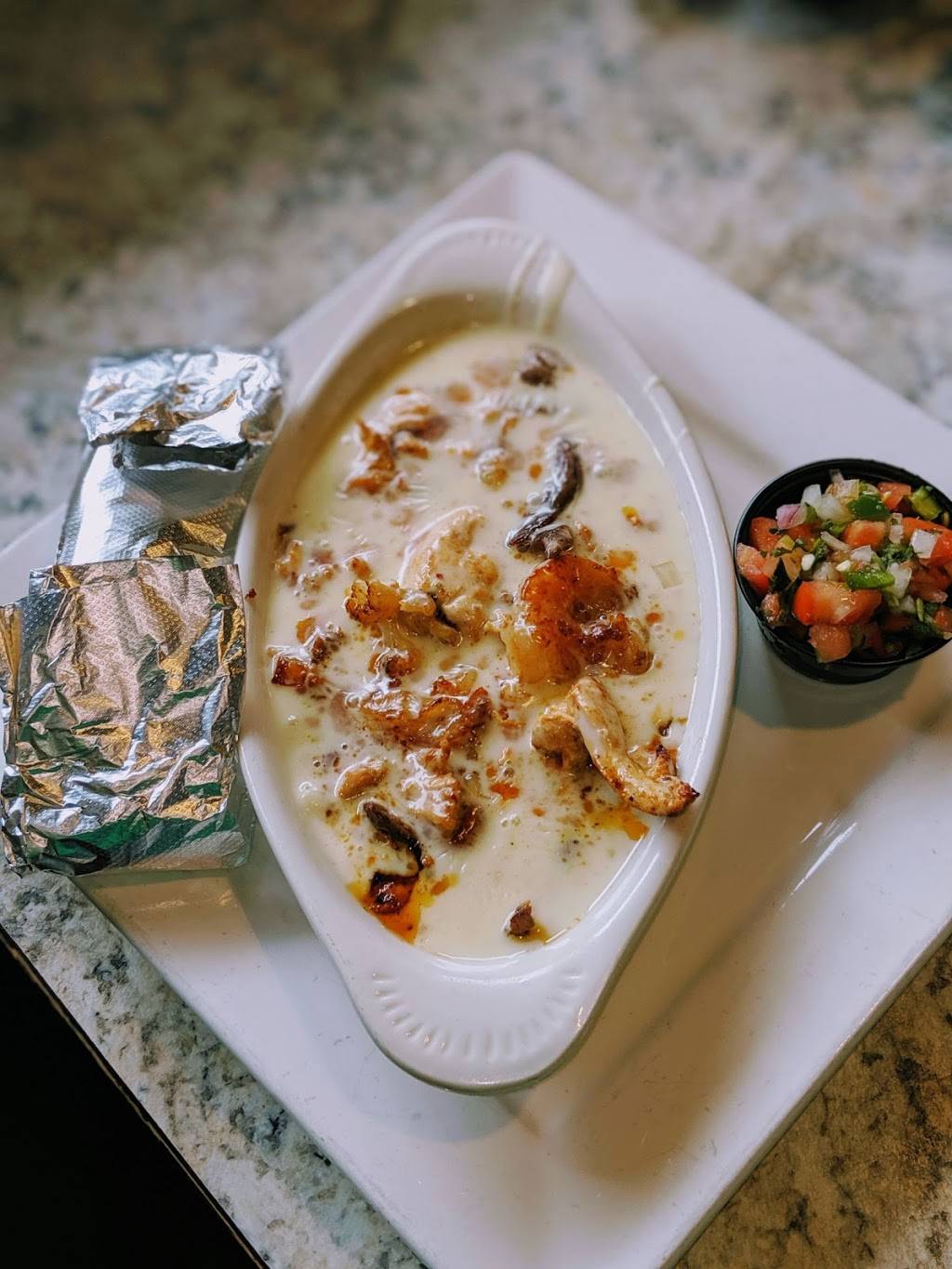 La Hacienda Mexican Restaurant | restaurant | 5905 W Kellogg Dr, Wichita, KS 67209, USA | 3164258711 OR +1 316-425-8711