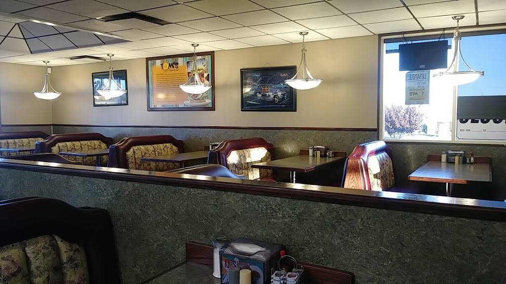 TOMs Famous Family Restaurant | restaurant | 16727 Bear Valley Rd, Hesperia, CA 92345, USA | 7609491815 OR +1 760-949-1815