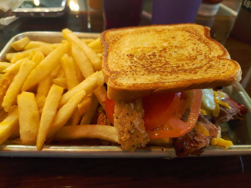 Colts Pig Stand | restaurant | 1340 Saxon Blvd, Orange City, FL 32763, USA | 3862184003 OR +1 386-218-4003